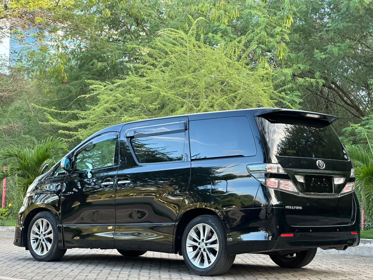 VELLFIRE thumbnail 3